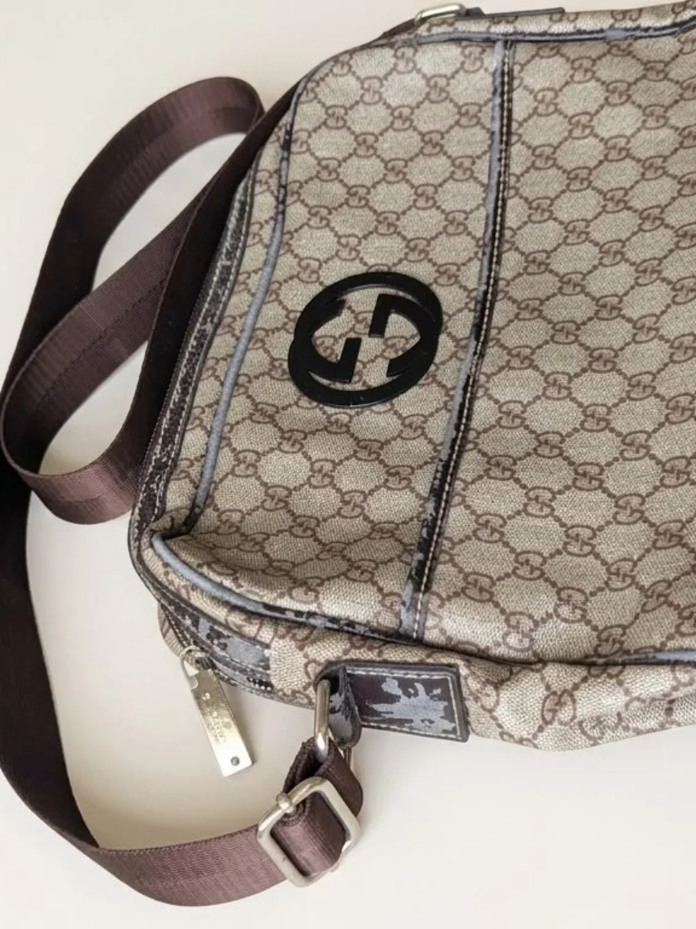GUCCI GG SUPREME INTERLOCKING G CROSSBODY